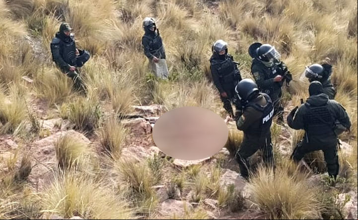 El hallazgo del cuerpo de una de las víctimas. Foto: RRSS