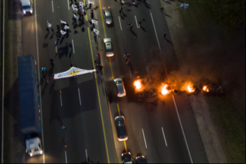 El corte de la Autopista Buenos Aires La Plata/ foto: Infobae