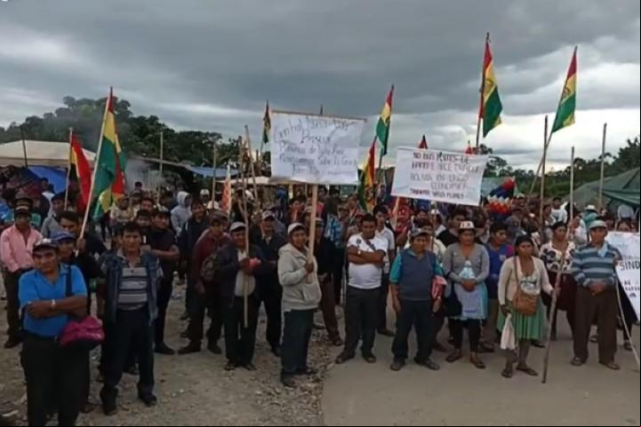 Uno de los puntos de bloqueo en Cochabamba. Foto: Radio Carrasco