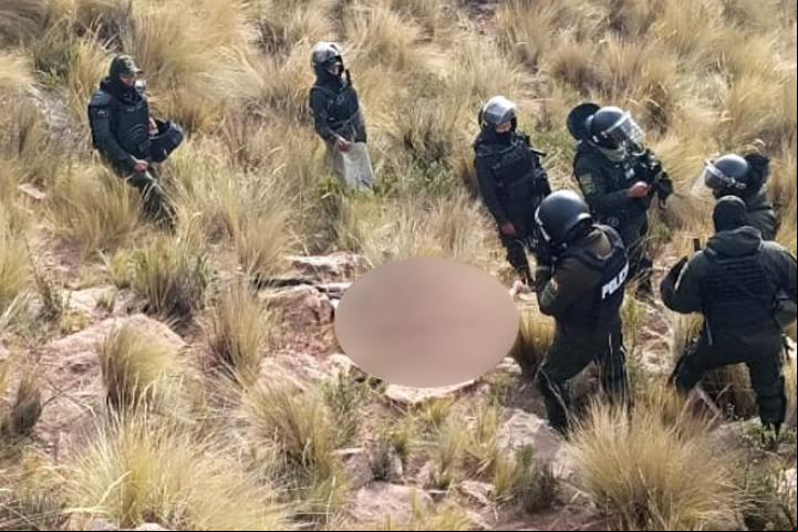 El hallazgo del cuerpo de una de las víctimas. Foto: RRSS