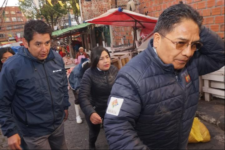 Silva escapando de un grupo de vecinos en La Paz