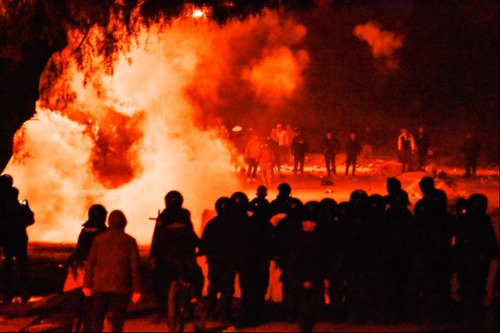 Hubo nuevos enfrentamiento la noche del miércoles en Cochabamba. Foto: APG